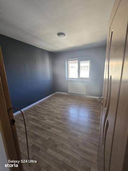 Apartament cu 4 camere decomandat în Calea București