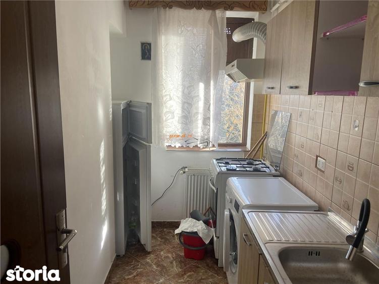 Apartament cu 2 camere decomandat, mobilat în Sud