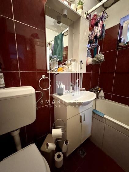 Apartament cu 3 camere semidecomandat în Botizului