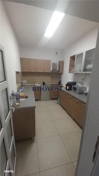 Spațiu comercial, de 450 mp, în Central