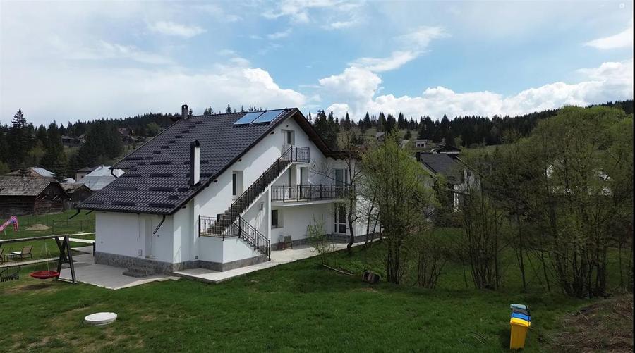 Casă cu 9 camere cu Teren 1845 Mp în Exterior Est