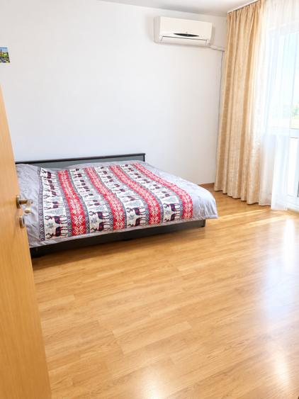 Apartament cu 3 camere decomandat, mobilat în Drumul Taberei