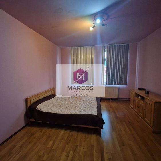 Penthouse cu 7 camere decomandat în Muncitoresc