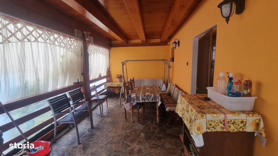 Casă cu 4 camere în Hidiș