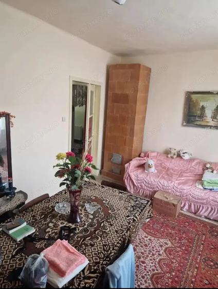 Apartament cu 3 camere decomandat în Uioara de Sus