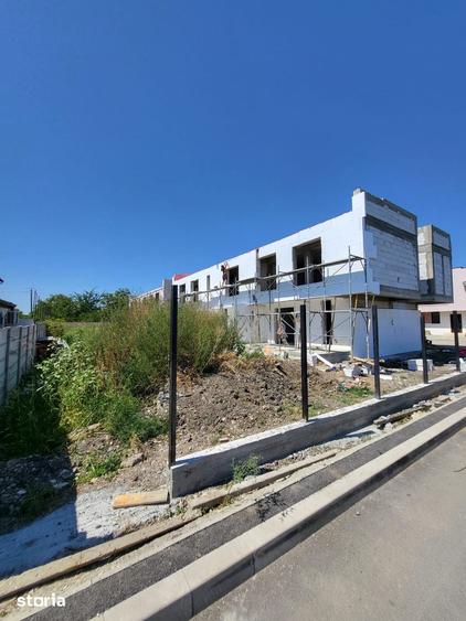 Casă cu 3 camere cu Teren 277 Mp în Odăi
