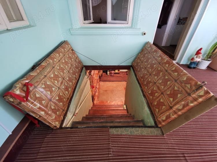 Casă cu 5 camere cu Teren 4365 Mp în Vidra