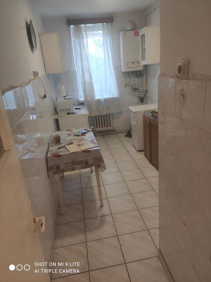 Apartament cu 3 camere decomandat în Exterior Vest
