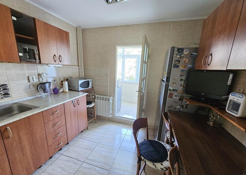 Apartament cu 3 camere decomandat în Lujerului