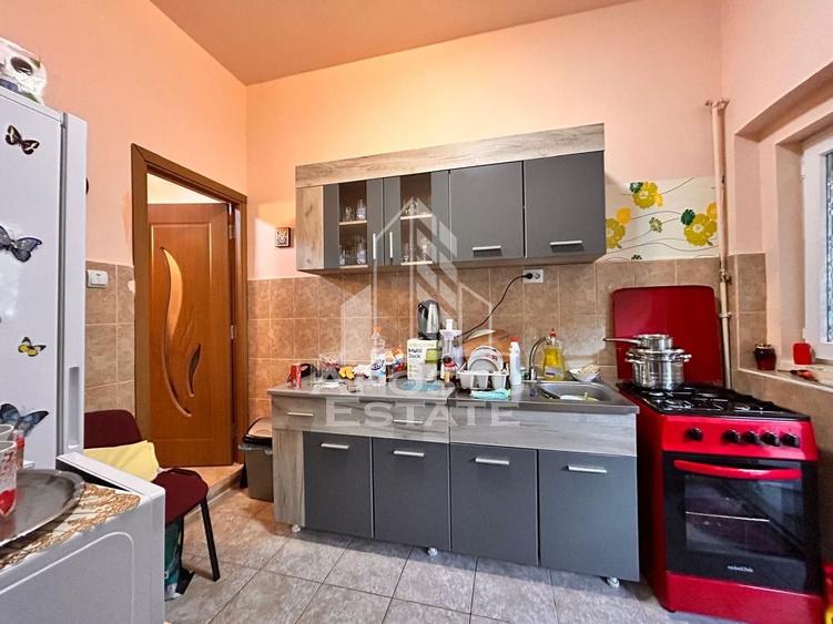 Apartament 2 camere, la curte comuna, pod mansardabil in zona Centrala - 1
