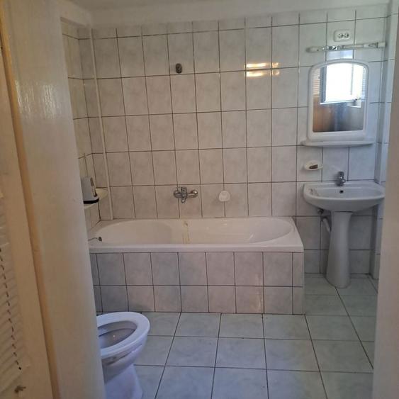 Casă cu 8 camere cu Teren 700 Mp în Semicentral