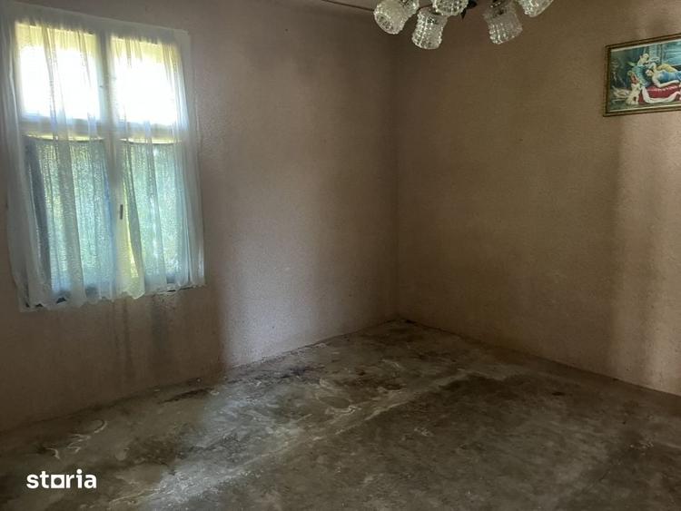 Casă cu 8 camere cu Teren 1150 Mp în Coșteiu