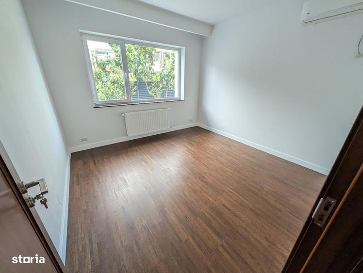Casă cu 4 camere în Odăile