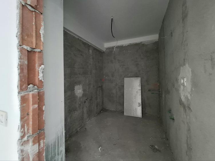 Apartament cu 3 camere decomandat în Fundeni