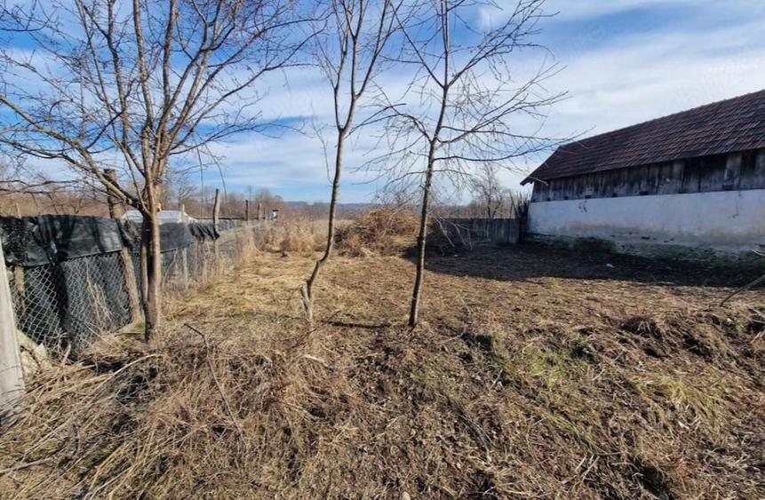 Teren de 1400 mp, în Telești