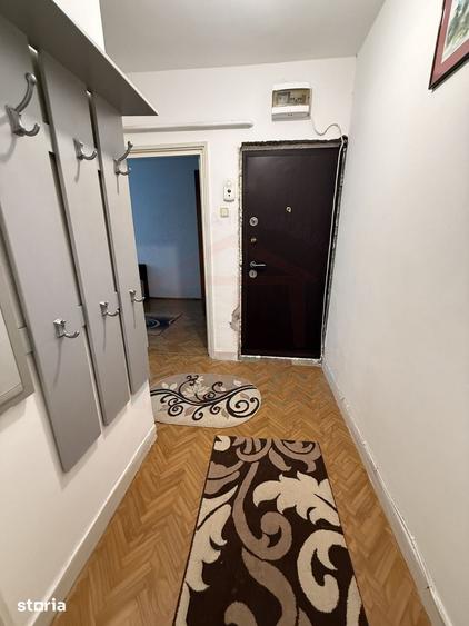 Apartament cu 3 camere semidecomandat în Micro 38