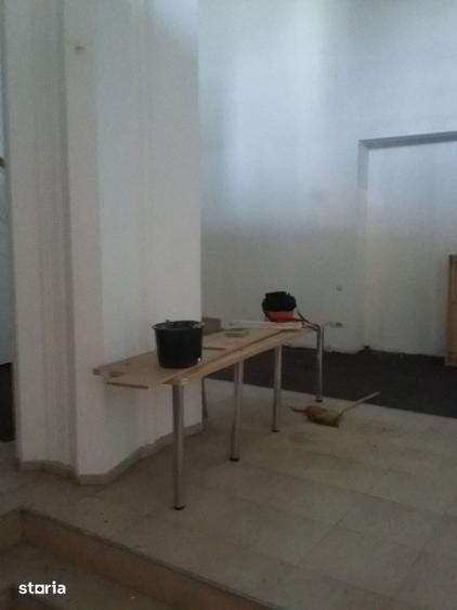Spațiu comercial, de 220 mp, în Romană