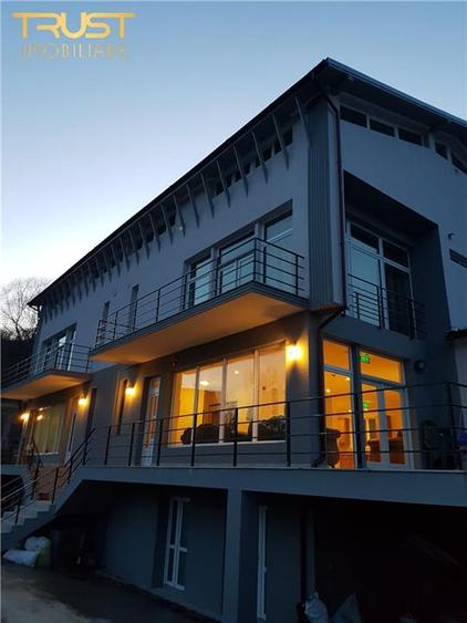 Casă cu 9 camere cu Teren 650 Mp în Tăuți
