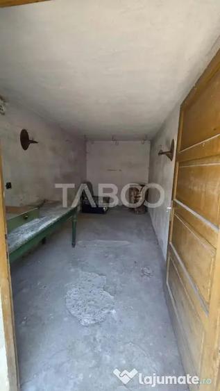 Casă cu 2 camere cu Teren 720 Mp în Petrești