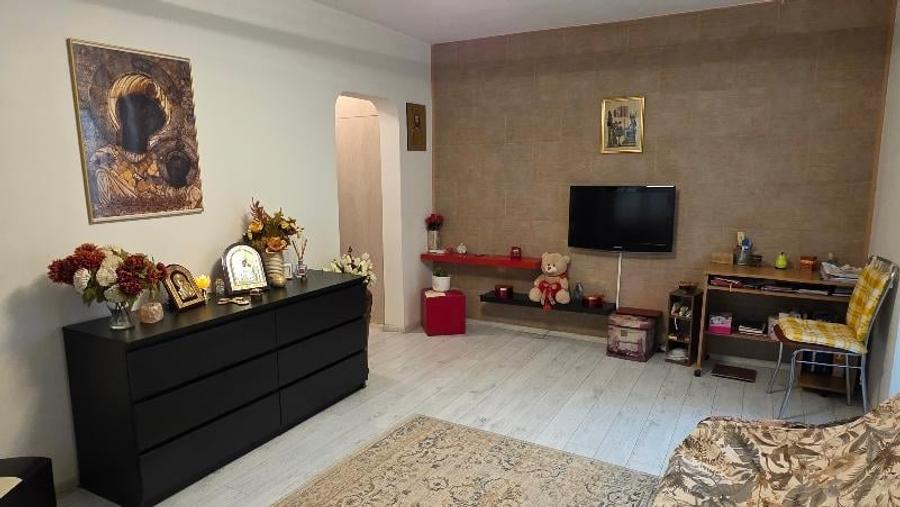 Apartament cu 2 camere semidecomandat în Colentina