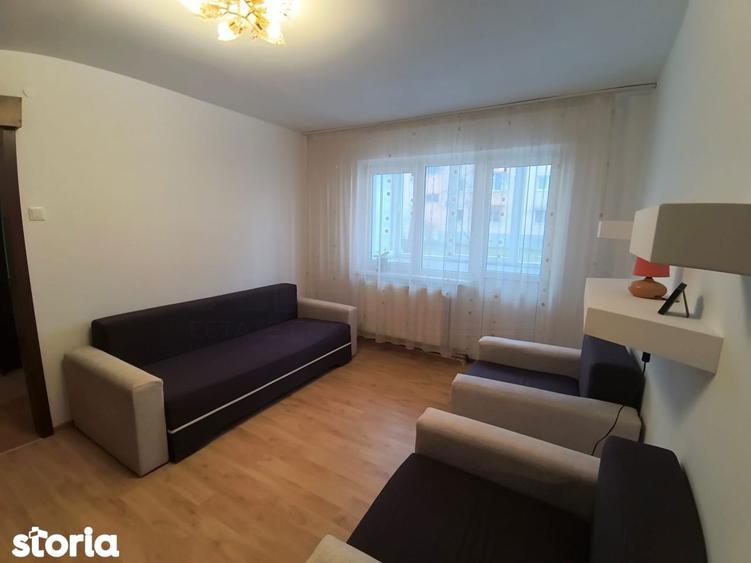 Apartament cu 2 camere semidecomandat, mobilat în Central