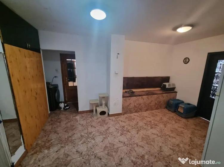 Apartament cu 2 camere decomandat în Far