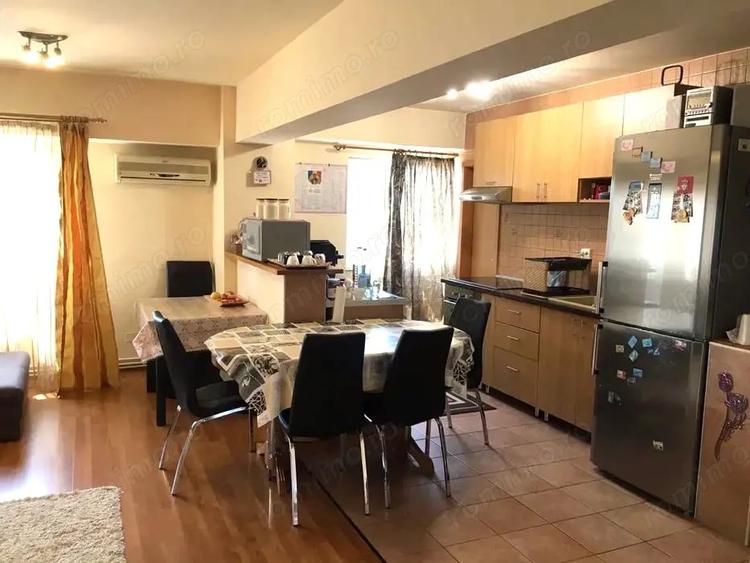 Apartament cu 4 camere decomandat în Simion Bărnuțiu