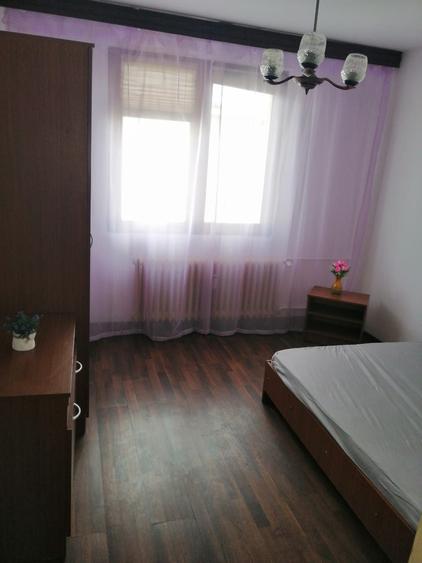 Apartament cu 3 camere decomandat în Titan