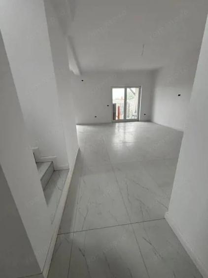 Casă cu 5 camere cu Teren 305 Mp în Remetea Mare