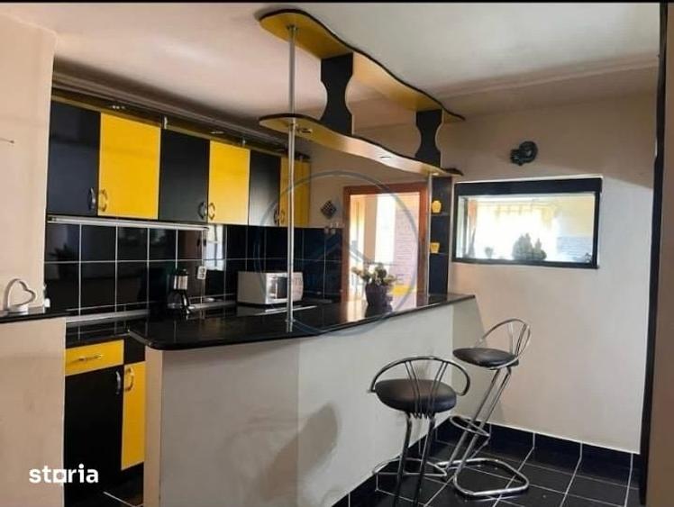 Apartament cu 4 camere, mobilat în Calea Moldovei