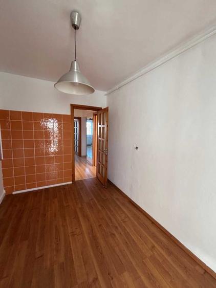 Apartament cu 3 camere decomandat în Mioriței