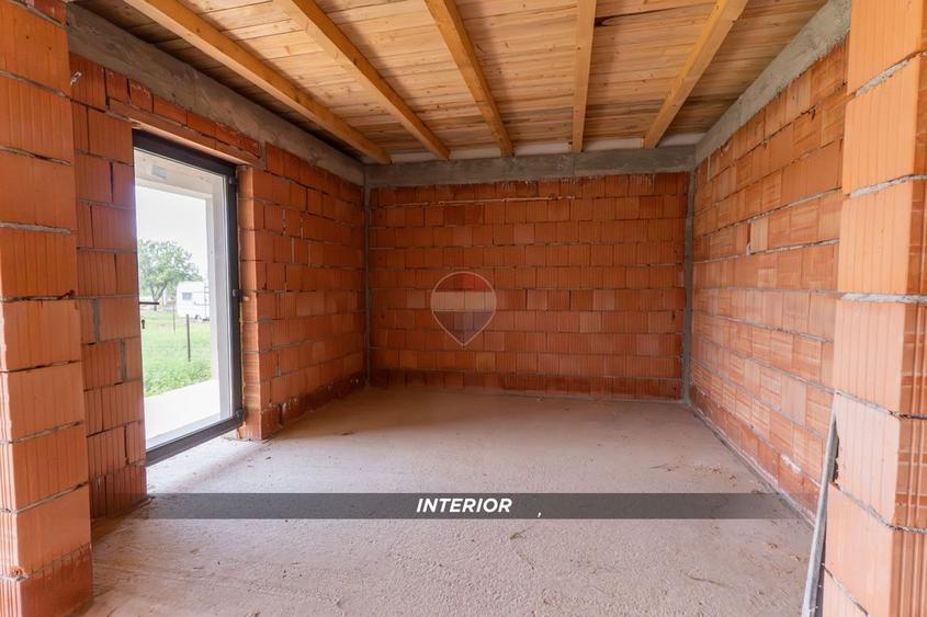 Casă individuală cu 3 camere cu Teren 750 Mp în Est