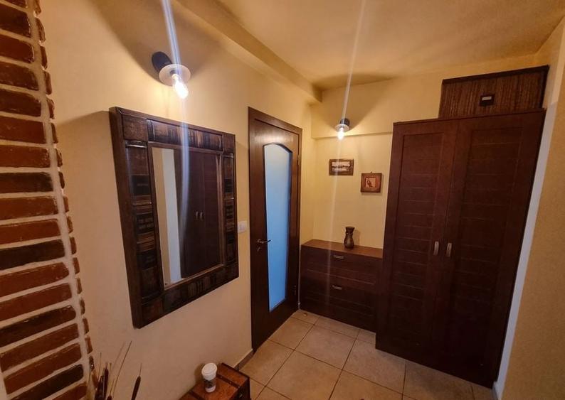 Apartament cu 3 camere semidecomandat în Vatra Luminoasă