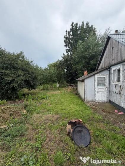 Casă cu 2 camere cu Teren 2100 Mp în Bălcăuți