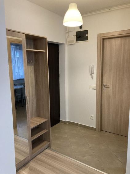 Garsonieră decomandată, mobilată în Titan