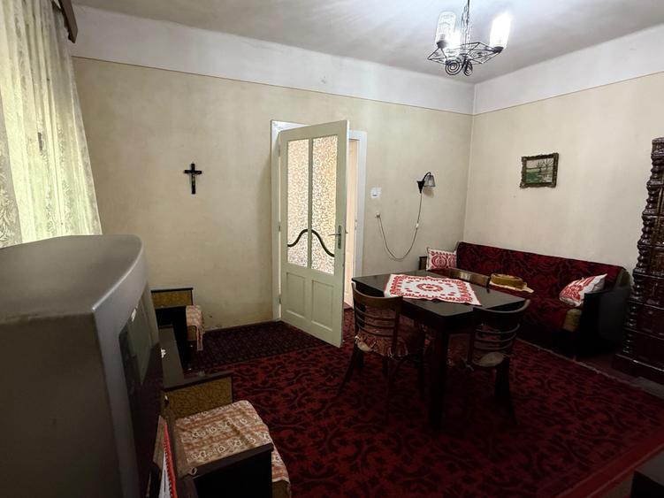 Casă individuală cu 3 camere cu Teren 1501 Mp în Central