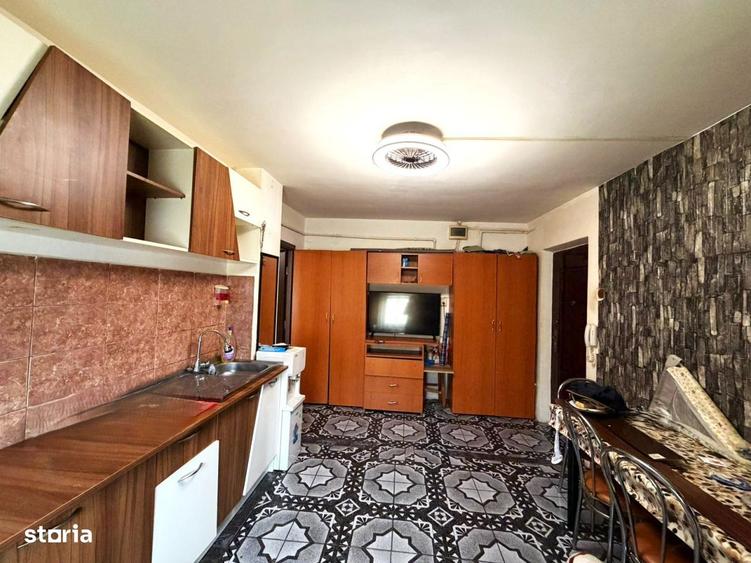 Apartament cu 2 camere semidecomandat, mobilat în Craiovița Nouă