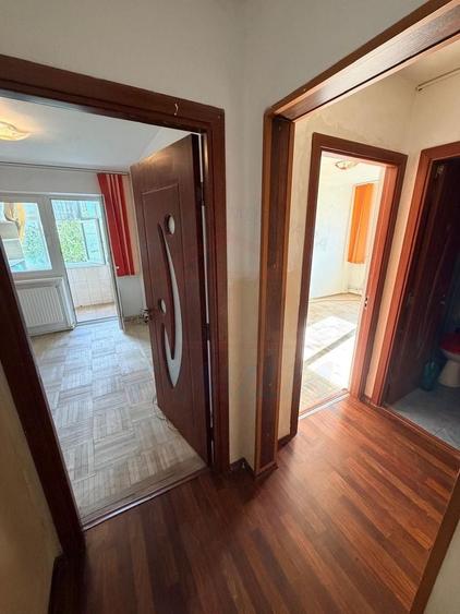 Apartament cu 3 camere semidecomandat în Micro 40