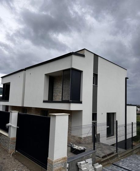 Duplex cu 3 camere cu Canalizare în Borhanci