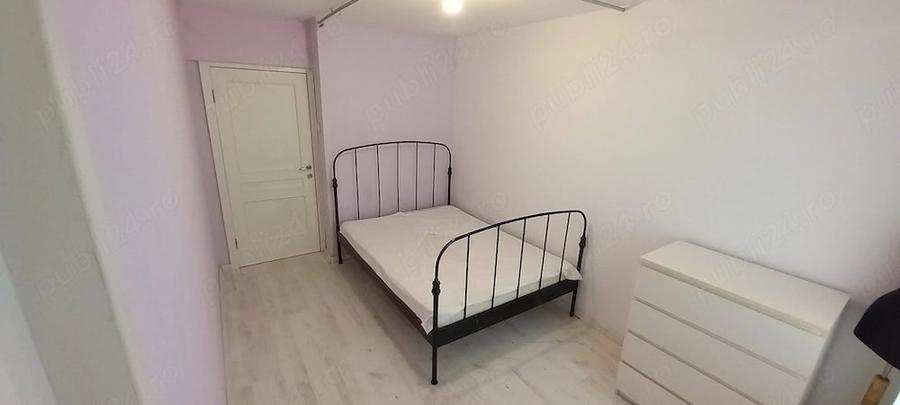 Apartament cu 3 camere semidecomandat în Berceni