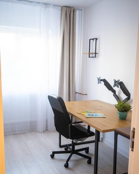 Apartament cu 3 camere semidecomandat, mobilat în 13 Septembrie