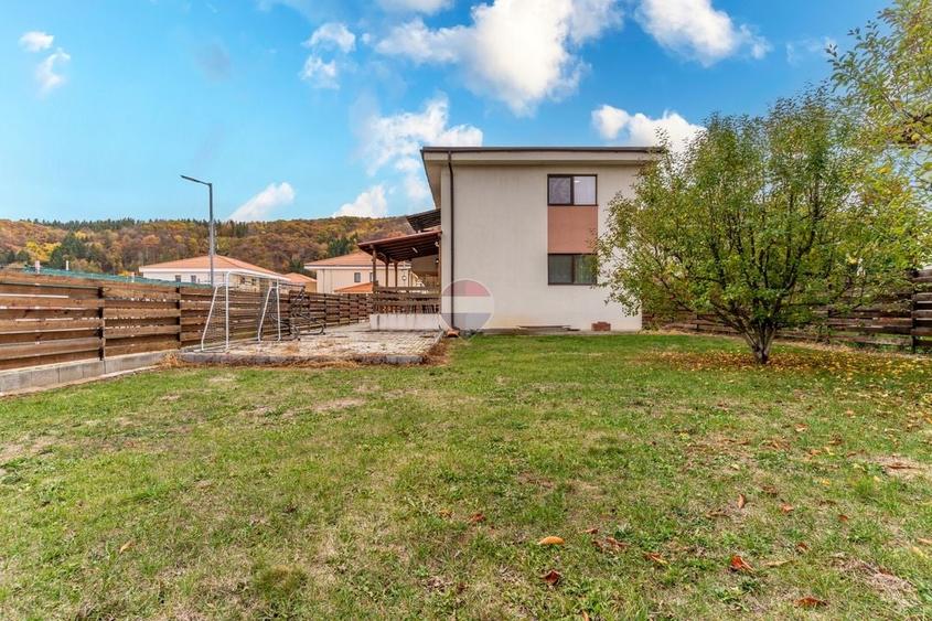 Casă individuală cu 5 camere cu Teren 600 Mp în Gilău
