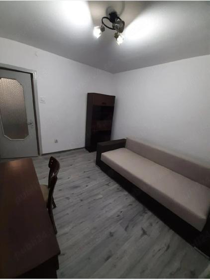 Apartament cu 3 camere decomandat în Cornișa