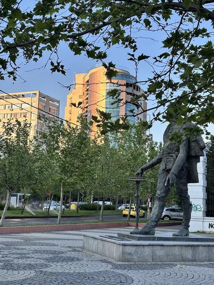Apartament cu 4 camere decomandat în Central