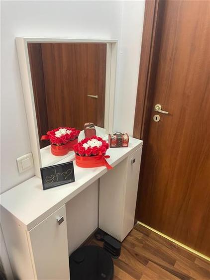 Apartament cu 3 camere decomandat, mobilat în Titan