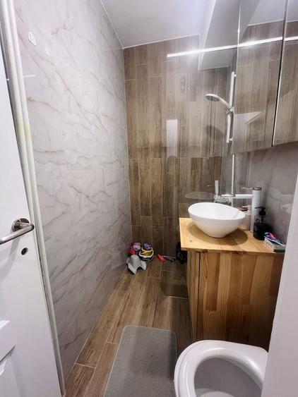 Apartament cu 3 camere decomandat în Exterior Vest
