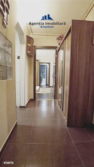 Apartament cu 3 camere semidecomandat în Burdea