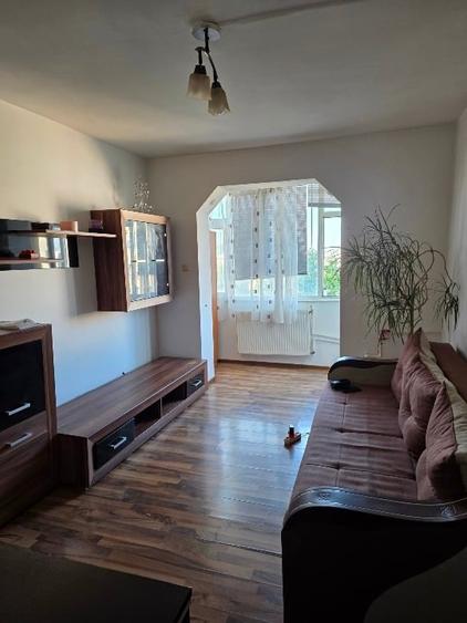 Închiriez apartament 2 camere decomandat P Rps - 1