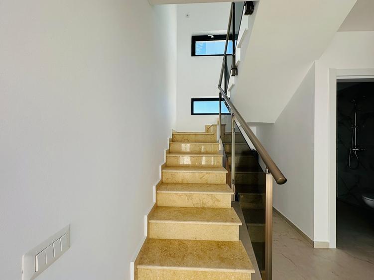 Casă individuală cu 4 camere cu Teren 270 Mp în Berceni