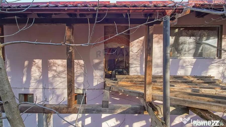Casă cu 2 camere cu Teren 1000 Mp în Central